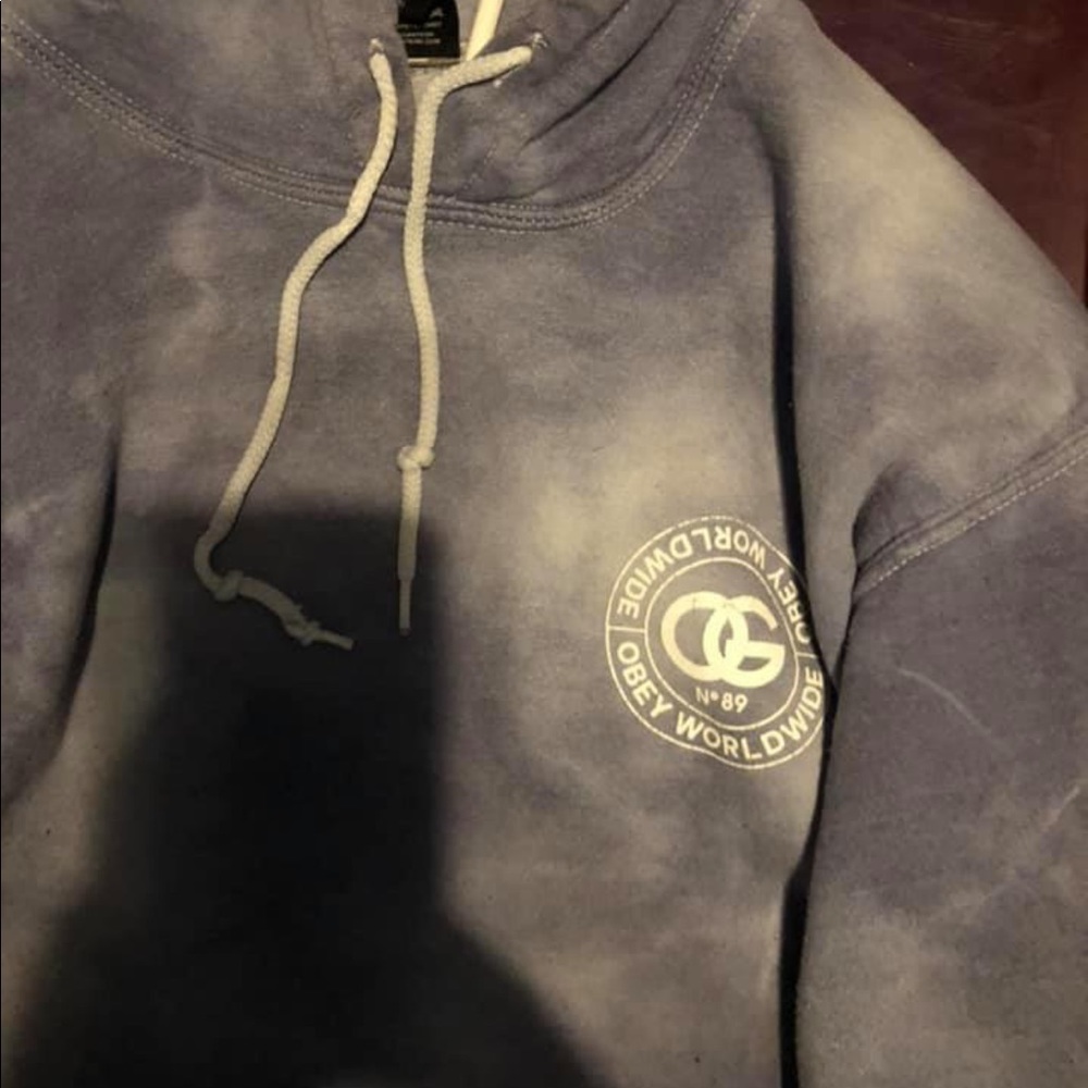 Used Obey sweatshirt. No holes or tears. Unisex.